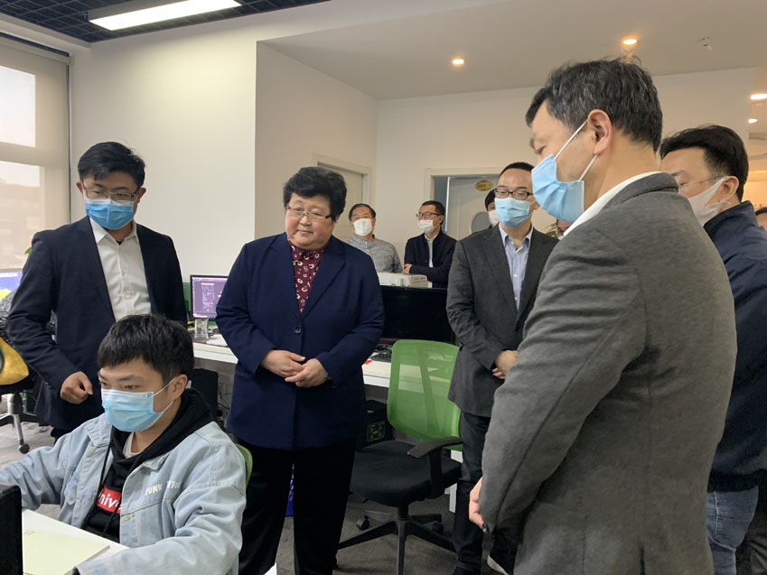 寶山區(qū)區(qū)領導一行蒞臨邁維動漫調研企業(yè)復工復產情況(圖1) 寶山區(qū)區(qū)領導一行蒞臨邁維動漫調研企業(yè)復工復產情況(圖1)