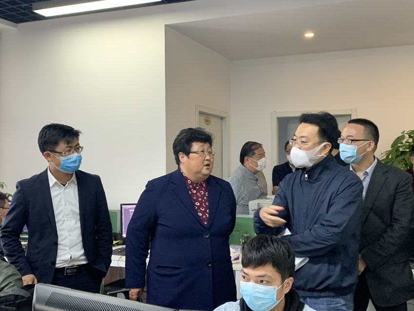 寶山區(qū)區(qū)領導一行蒞臨邁維動漫調研企業(yè)復工復產情況(圖2) 寶山區(qū)區(qū)領導一行蒞臨邁維動漫調研企業(yè)復工復產情況(圖2)